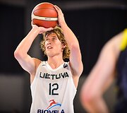 Lietuvos jaunimo (iki 18 metų) vaikinų rinktinė įveikė &Scaron;vediją. Petras Padegimas