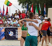 Lietuvos paplūdimio tinklininkės Ariana Rudkovskaja ir Danielė Kvedaraitė Rumunijoje tapo Europos jaunimo (iki 22 metų) čempionėmis. &Scaron;alia &ndash; jų treneris Paulius Matulis.