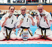 Kioku&scaron;in karatė Europos čempionato kata rungtis. Matas Sasnauskas, Rima Lisinskaitė ir Diana Mačiūtė i&scaron;kovojo auksą mi&scaron;riose komandinėse varžybose.