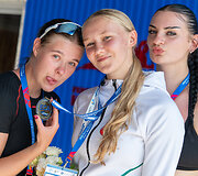 Julija Jevtu&scaron;enkaitė (viduryje)