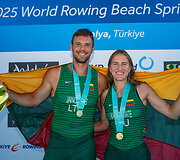 Martyna Kazlauskaitė ir Dominykas Jančionis pasidabino pasaulio paplūdimio irklavimo čempionato auksu.