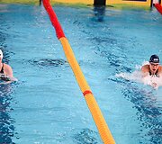 Rūta Meilutytė ir Eneli Jefimova (kairėje)