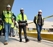 Nacionalinio stadiono statybas apžiūrėjo Vilniaus &bdquo;Žalgirio&ldquo; klubo vadovai, tarp jų ir klubo prezidentas Andrius Tapinas ir direktorius Mindaugas Kasperūnas.