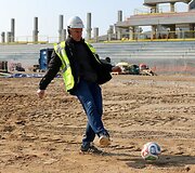 Nacionalinio stadiono statybas apžiūrėjo Vilniaus &bdquo;Žalgirio&ldquo; klubo vadovai, tarp jų ir Mindaugas Kasperūnas.