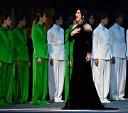 Olimpinių žaidynių atidarymo &scaron;ventė. Laura Pausini atliko Italijos himną.