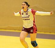 &bdquo;Cascada-HC Garliava SC&ldquo; pusfinalio serijoje 2:1 įveikė reguliariojo sezono nugalėtoją Vilniaus &bdquo;Eglę&ldquo;.