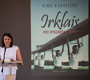 Rima Karalienė pristatė knygą &bdquo;Irklais pro spygliuotą tvorą&ldquo;