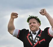 2016 m. kūno kultūros mokytojas Matthias Glarner tapo &scaron;vingeno &bdquo;karaliumi&ldquo; 