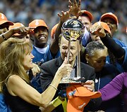 WNBA čempionėmis tapo &bdquo;Minnesota Lynx&ldquo; krep&scaron;ininkės.