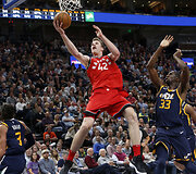 &bdquo;Toronto Raptors&ldquo; krep&scaron;ininkai su J.Valančiūnu NBA rungtynėse įveikė &bdquo;Utha Jazz&ldquo;.