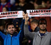 &bdquo;Barcelona&ldquo; rungtynėse netrūko politinių atspalvių.