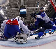 Rusijos ledo ritulininkai Pjongčange 4:0 įveikė JAV komandą.