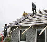 Dėl ligos į darbą neinantį Kęstutį Pūką žurnalistai rado vadovaujantį tėvų sodybos renovavimo darbams