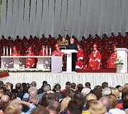 2017 06 25. Lietuvos Respublikos Prezidentė Dalia Grybauskaitė dalyvauja i&scaron;kilmingose arkivyskupo Teofiliaus Matulionio beatifikacijai skirtose &scaron;v. Mi&scaron;iose Vilniaus Katedros aik&scaron;tėje