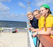 2017 07 29. Lietuvos Respublikos Prezidentė Dalia Grybauskaitė Palangoje susitinka su pirmą kartą jūros pamatyti atvykusiais vaikais