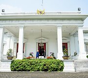 2017 05 17. Valstybinio vizito į Indoneziją metu Lietuvos Respublikos Prezidentė Dalia Grybauskaitė susitinka su &scaron;ios &scaron;alies Prezidentu Joko Widodo 