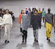 &bdquo;Issey Miyake&ldquo; 2020&ndash;2021 m. rudens ir žiemos kolekcijos modelis
