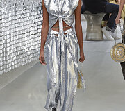 &bdquo;Paco Rabanne&ldquo; 2021 m. pavasario ir vasaros kolekcijos modelis
