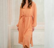 Agnės Deveikytės &scaron;ilkinių chalatų kolekcijos modelis