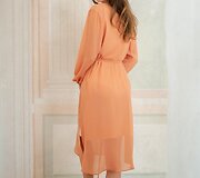 Agnės Deveikytės &scaron;ilkinių chalatų kolekcijos modelis