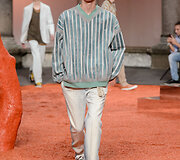 &bdquo;Ermenegildo Zegna&ldquo; 2018 m. pavasario-vasaros kolekcijos modelis 