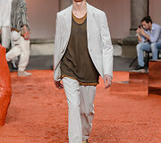 &bdquo;Ermenegildo Zegna&ldquo; 2018 m. pavasario-vasaros kolekcijos modelis 