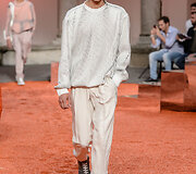 &bdquo;Ermenegildo Zegna&ldquo; 2018 m. pavasario-vasaros kolekcijos modelis 