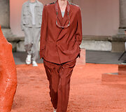 &bdquo;Ermenegildo Zegna&ldquo; 2018 m. pavasario-vasaros kolekcijos modelis 
