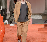 &bdquo;Ermenegildo Zegna&ldquo; 2018 m. pavasario-vasaros kolekcijos modelis 