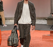 &bdquo;Ermenegildo Zegna&ldquo; 2018 m. pavasario-vasaros kolekcijos modelis 