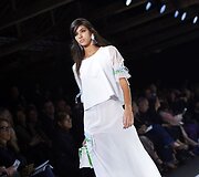 &bdquo;Emporio Armani&ldquo; 2018 m. pavasario ir vasaros kolekcijos modelis