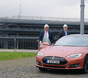 Į Nemuno saloje vykusią &bdquo;Magnum&ldquo; verslo centro statybų pradžios ceremoniją Kauno meras ir bendrovės &bdquo;Kaminta&ldquo; vadovas atvyko elektro automobiliu