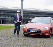 Į &bdquo;Magnum&ldquo; verslo centro statybų pradžios ceremoniją V.Matijo&scaron;aitis ir R.Kaminskas atvyko elektroautomobiliu