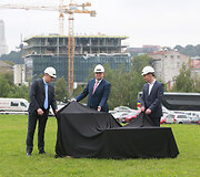 &bdquo;Magnum&ldquo; verslo centro statybų pradžios ceremonijoje atidengtas Pokyčių suolelis
