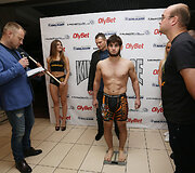 &bdquo;King of the Cage&ldquo; sportininku svėrimas