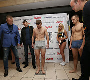 &bdquo;King of the Cage&ldquo; sportininku svėrimas
