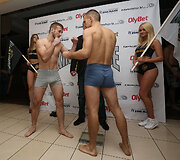 &bdquo;King of the Cage&ldquo; sportininku svėrimas