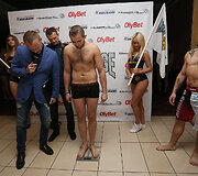 &bdquo;King of the Cage&ldquo; sportininku svėrimas