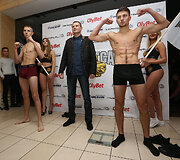&bdquo;King of the Cage&ldquo; sportininku svėrimas