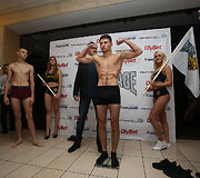 &bdquo;King of the Cage&ldquo; sportininku svėrimas