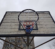 Krep&scaron;inio tinklelių kabinimas aik&scaron;telėse Vilniuje