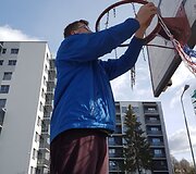 Krep&scaron;inio tinklelių kabinimas aik&scaron;telėse Vilniuje