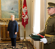 Dalia Grybauskaitė užsienio svečius apdovanojo valstybiniais apdovanojimais