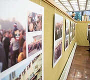 Sąjūdžio fotografo Zino Kazėno parodos atidarymo akimirka