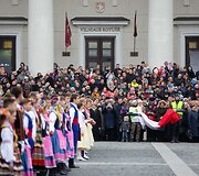 Lenkijos valstybės atkūrimo 100-mečio proga 100 porų &scaron;okis