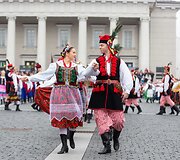 Lenkijos valstybės atkūrimo 100-mečio proga 100 porų &scaron;okis