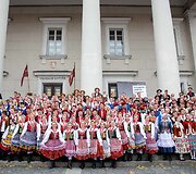 Lenkijos valstybės atkūrimo 100-mečio proga 100 porų &scaron;okis
