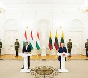 Lietuvos ir Vengrijos &scaron;alių vadovų spaudos konferencijos akimirka