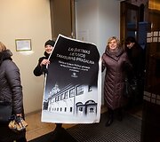 Vilniaus Vytauto Didžiojo gimnazijos mokytojai aplankė &Scaron;vietimo ministerijoje streikuojančius mokytojus