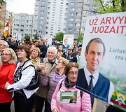 Judėjimo &bdquo;Lietuva yra čia&ldquo; akcija prie&scaron; paskutiniuosius kandidatų debatus